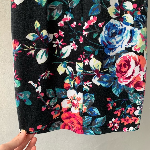3 for $15. Express midi length flowery dress - Picture 4 of 6